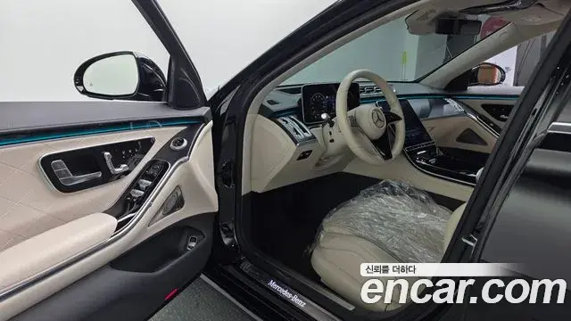 Mercedes-Benz S-Class 2023 — Photo 12/20