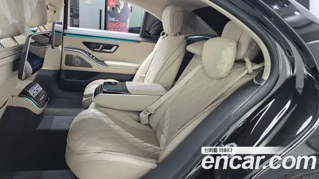 Mercedes-Benz S-Class 2023 — Photo 8/20