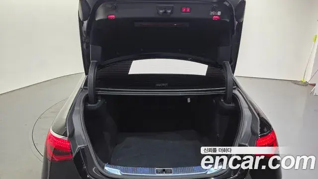 Mercedes-Benz S-Class 2023 — Photo 5/20