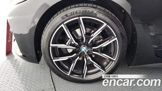 BMW 4 Series 2022 — Şəkil 33/36