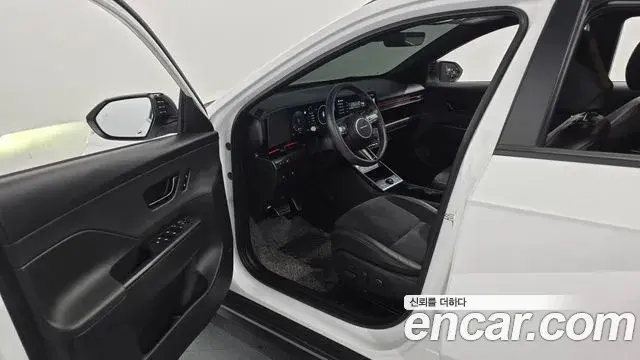 Hyundai Kona Hybrid 2023 — Photo 16/20