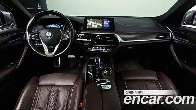 BMW 5 Series 2018 — Şəkil 14/20
