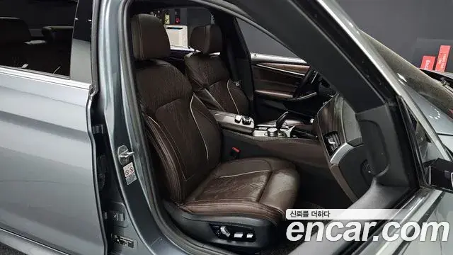 BMW 5 Series 2018 — Şəkil 11/20