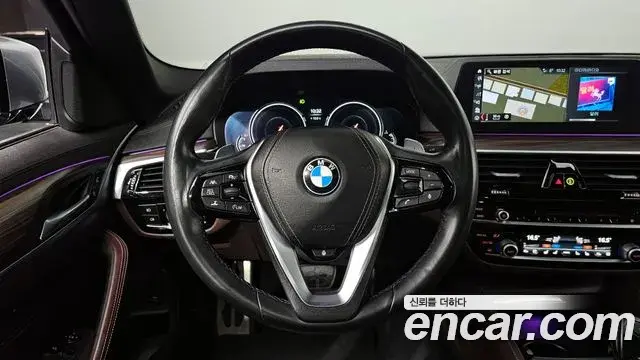 BMW 5 Series 2018 — Şəkil 13/20