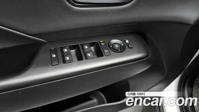 Hyundai Kona 2023 — Фото 16/20