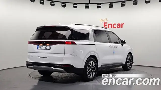 Kia Carnival 2023 — Фото 2/20