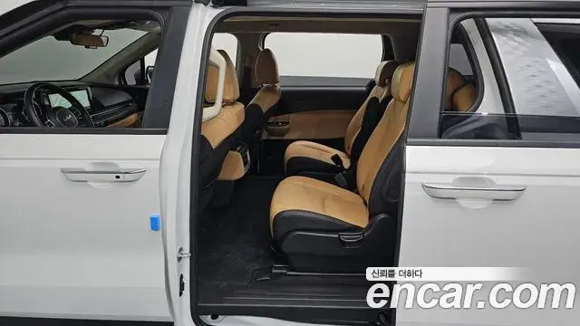 Kia Carnival 2023 — Фото 17/20