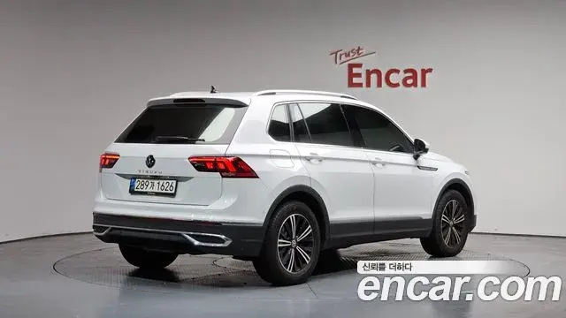 Volkswagen Tiguan 2021 — Şəkil 15/33