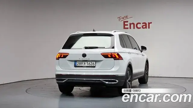 Volkswagen Tiguan 2021 — Şəkil 24/33