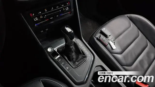 Volkswagen Tiguan 2021 — Şəkil 29/33