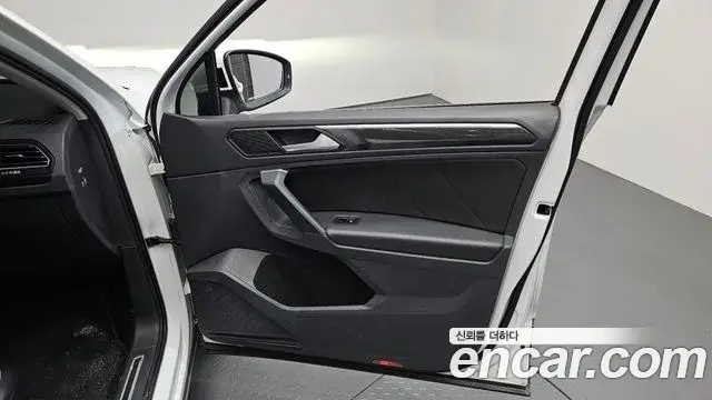 Volkswagen Tiguan 2021 — Şəkil 28/33