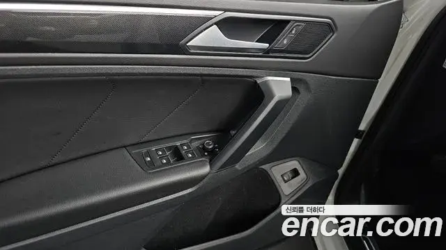 Volkswagen Tiguan 2021 — Şəkil 23/33