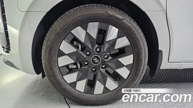 Hyundai Staria 2023 — Şəkil 16/20