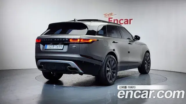 Land Rover Range Rover Velar 2019 — Photo 18/36