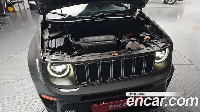 Jeep Renegade 2021 — Фото 6/20