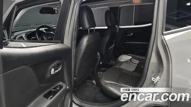 Jeep Renegade 2021 — Фото 12/20
