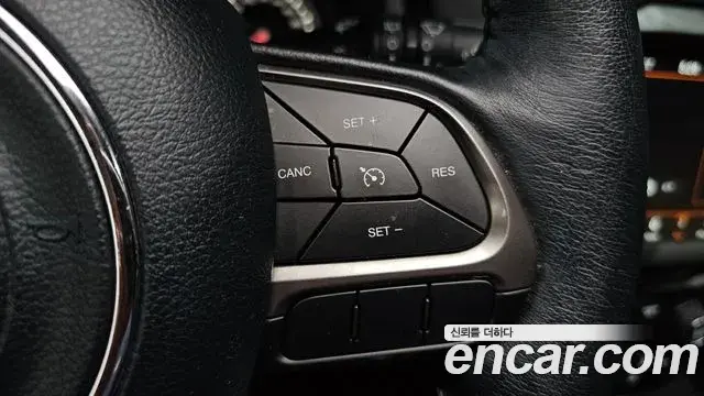 Jeep Renegade 2021 — ფოტო 22/30