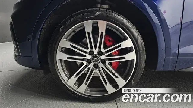 Audi SQ5 2021 — Şəkil 17/33