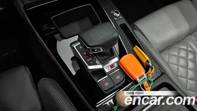 Audi SQ5 2021 — Şəkil 13/33