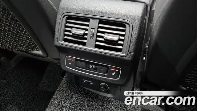 Audi SQ5 2021 — Şəkil 31/33