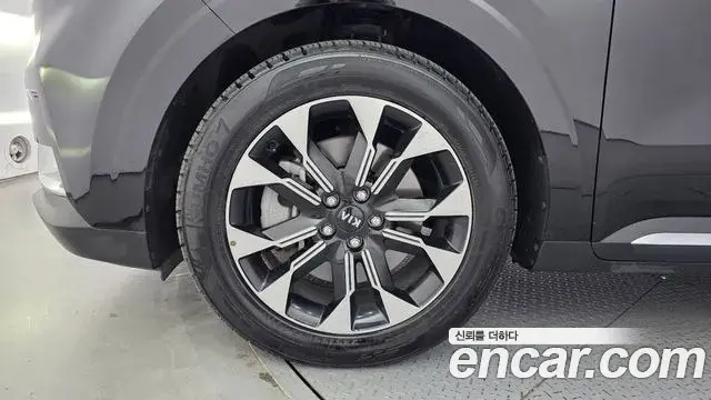 Kia Carnival 2021 — Photo 5/20
