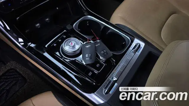Kia Carnival 2021 — Photo 9/20