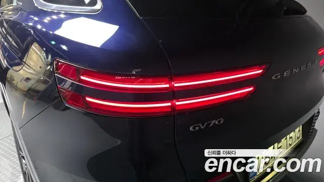 Genesis GV70 2021 — Photo 26/32