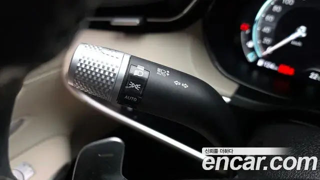 Genesis GV70 2021 — Photo 23/32