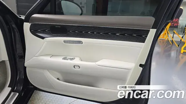 Genesis G90 2022 — ფოტო 2/31