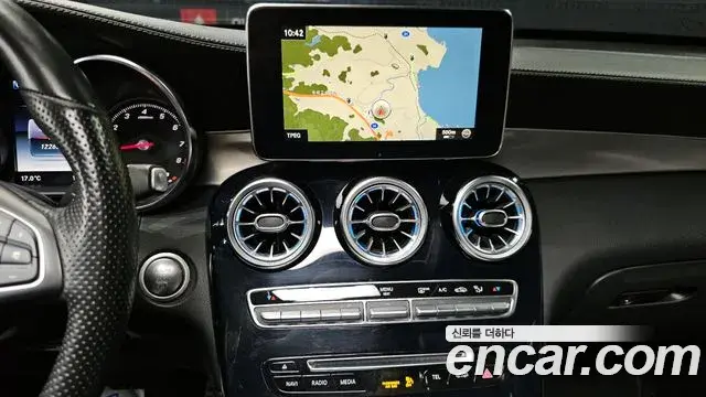 Mercedes-Benz GLC-Class 2019 — ფოტო 8/32