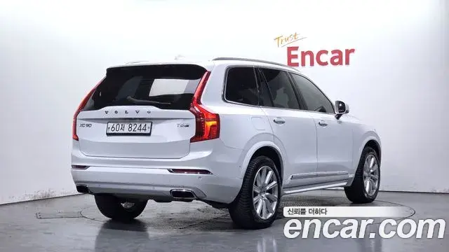 Volvo XC90 2018 — Photo 14/20