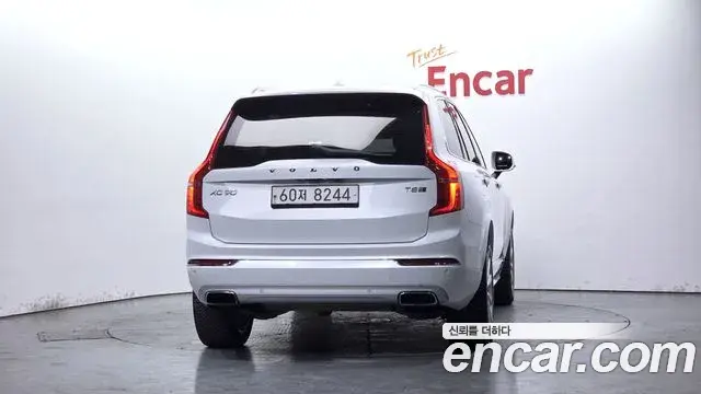 Volvo XC90 2018 — Photo 12/20