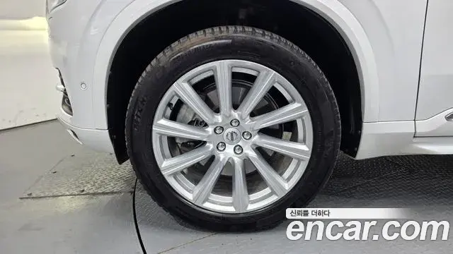 Volvo XC90 2018 — Photo 13/20