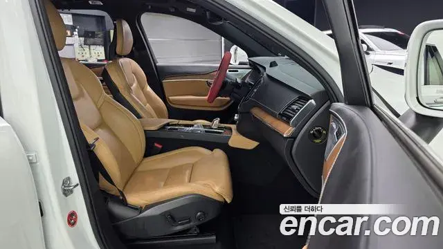 Volvo XC90 2018 — Photo 8/20