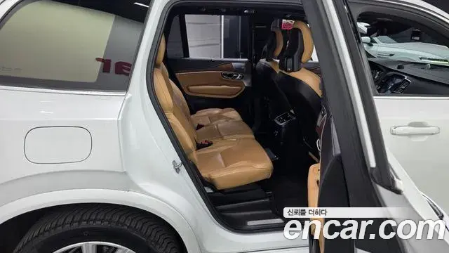 Volvo XC90 2018 — Photo 19/20