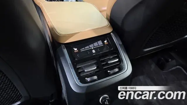 Volvo XC90 2018 — Photo 9/20