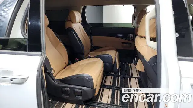 Kia Carnival 2021 — Фото 11/20