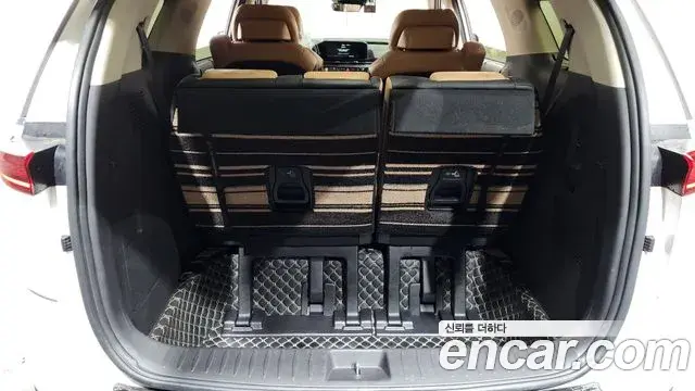 Kia Carnival 2021 — Фото 19/20