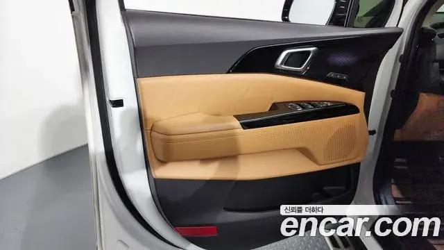 Kia Carnival 2021 — Photo 7/38