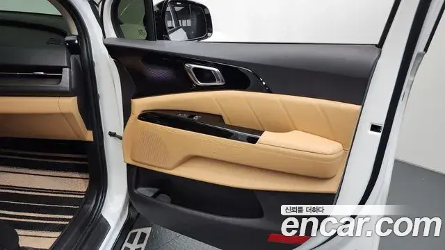 Kia Carnival 2021 — Photo 16/38