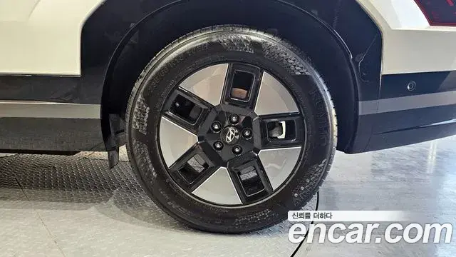 Hyundai Santa Fe 2023 — ფოტო 32/35