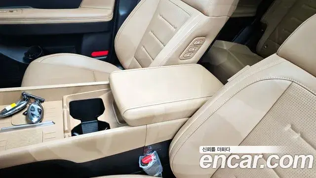 Hyundai Santa Fe 2023 — ფოტო 10/35