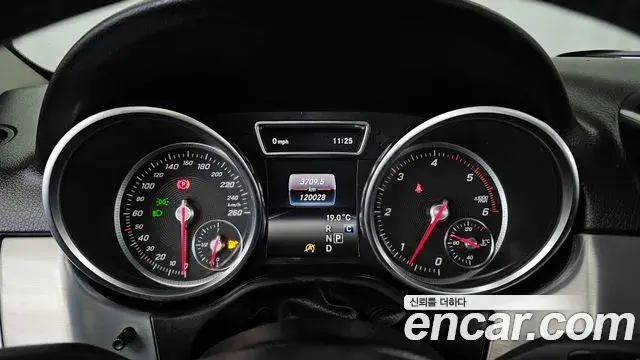 Mercedes-Benz GLE-Class 2018 — ფოტო 13/20