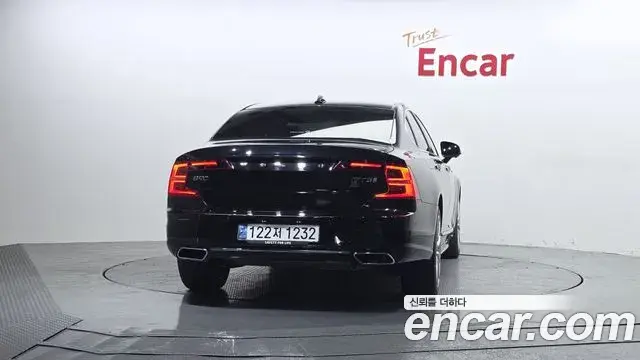 Volvo S90 2019 — ფოტო 18/20