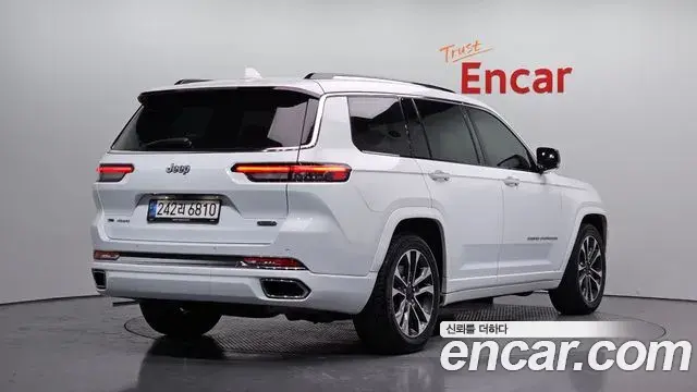 Jeep Grand Cherokee 2021 — ფოტო 4/33