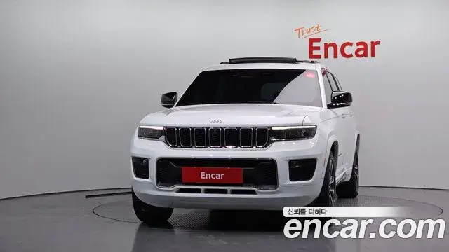 Jeep Grand Cherokee 2021 — ფოტო 16/33