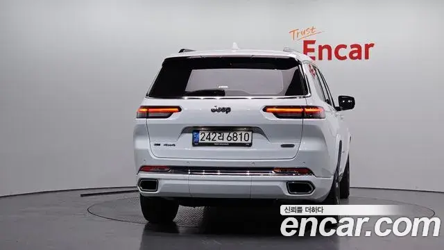 Jeep Grand Cherokee 2021 — ფოტო 26/33