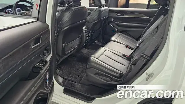 Jeep Grand Cherokee 2021 — ფოტო 18/33