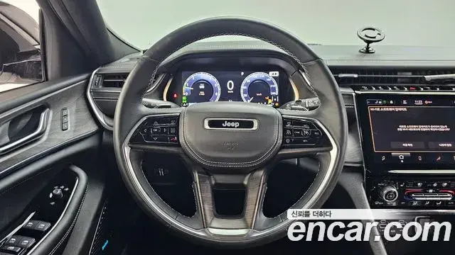 Jeep Grand Cherokee 2021 — ფოტო 14/33