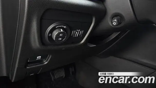 Jeep Grand Cherokee 2021 — ფოტო 2/33